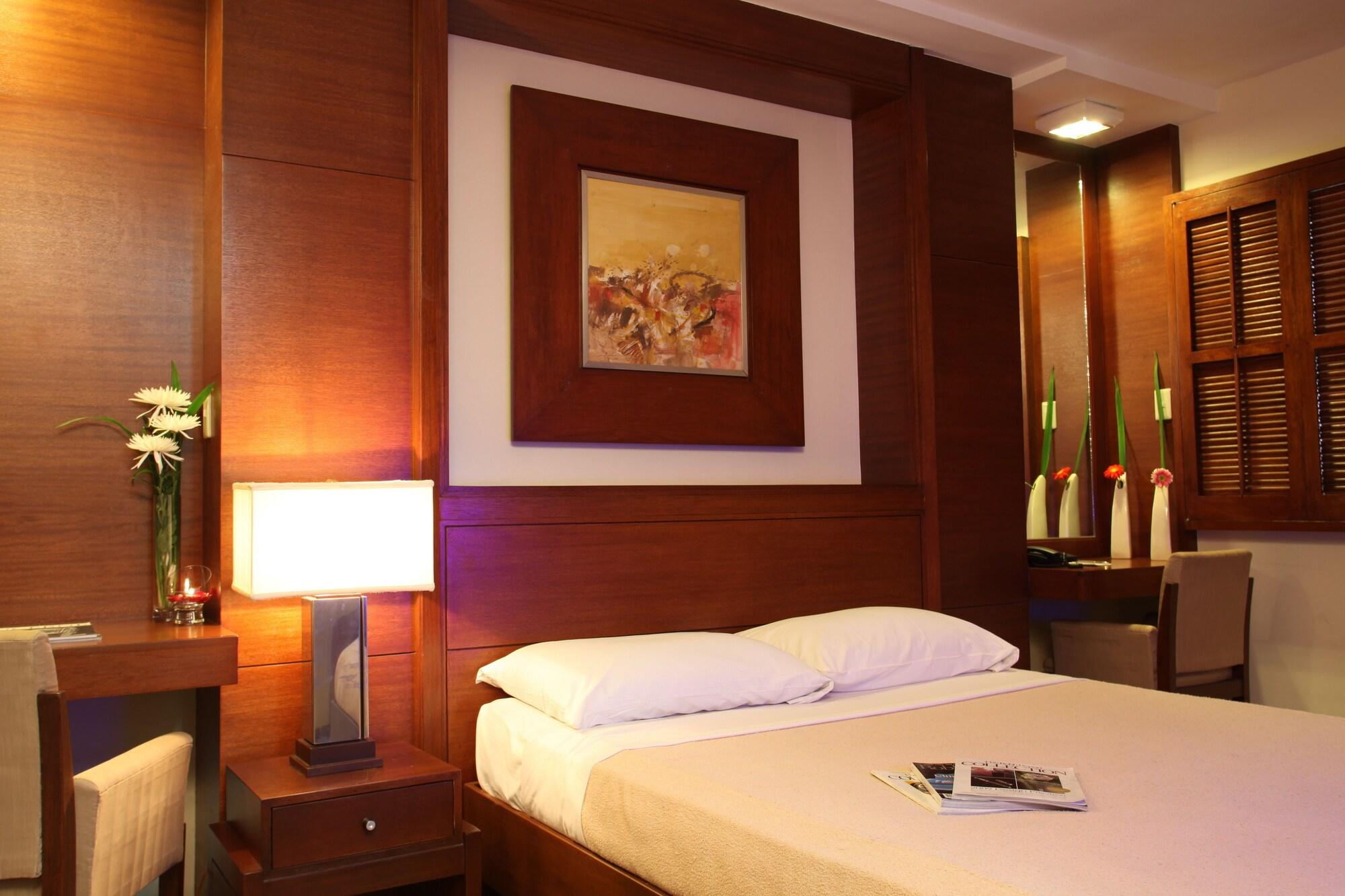 Amorsolo Mansion Hotel Макати Экстерьер фото