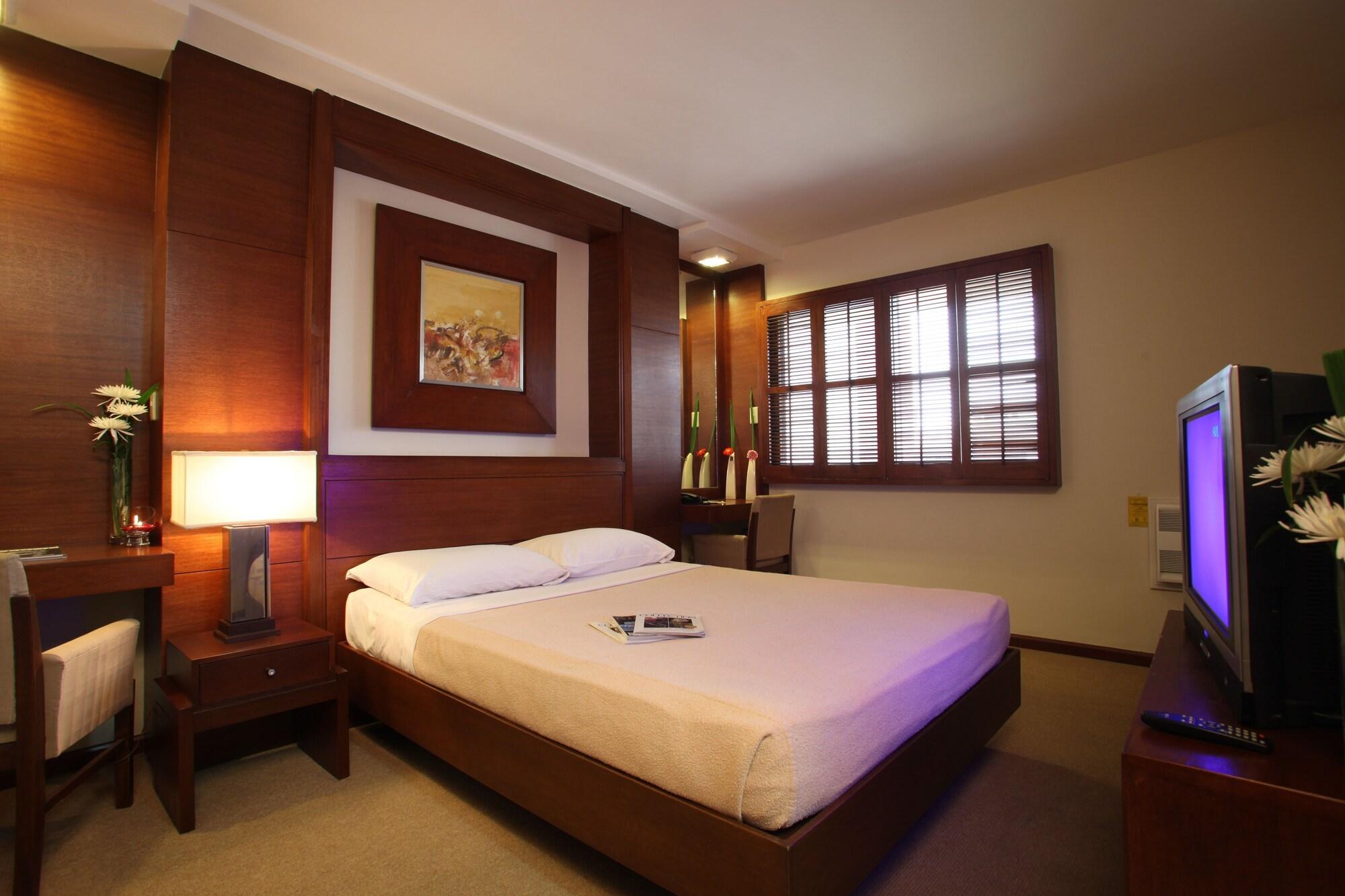 Amorsolo Mansion Hotel Макати Экстерьер фото