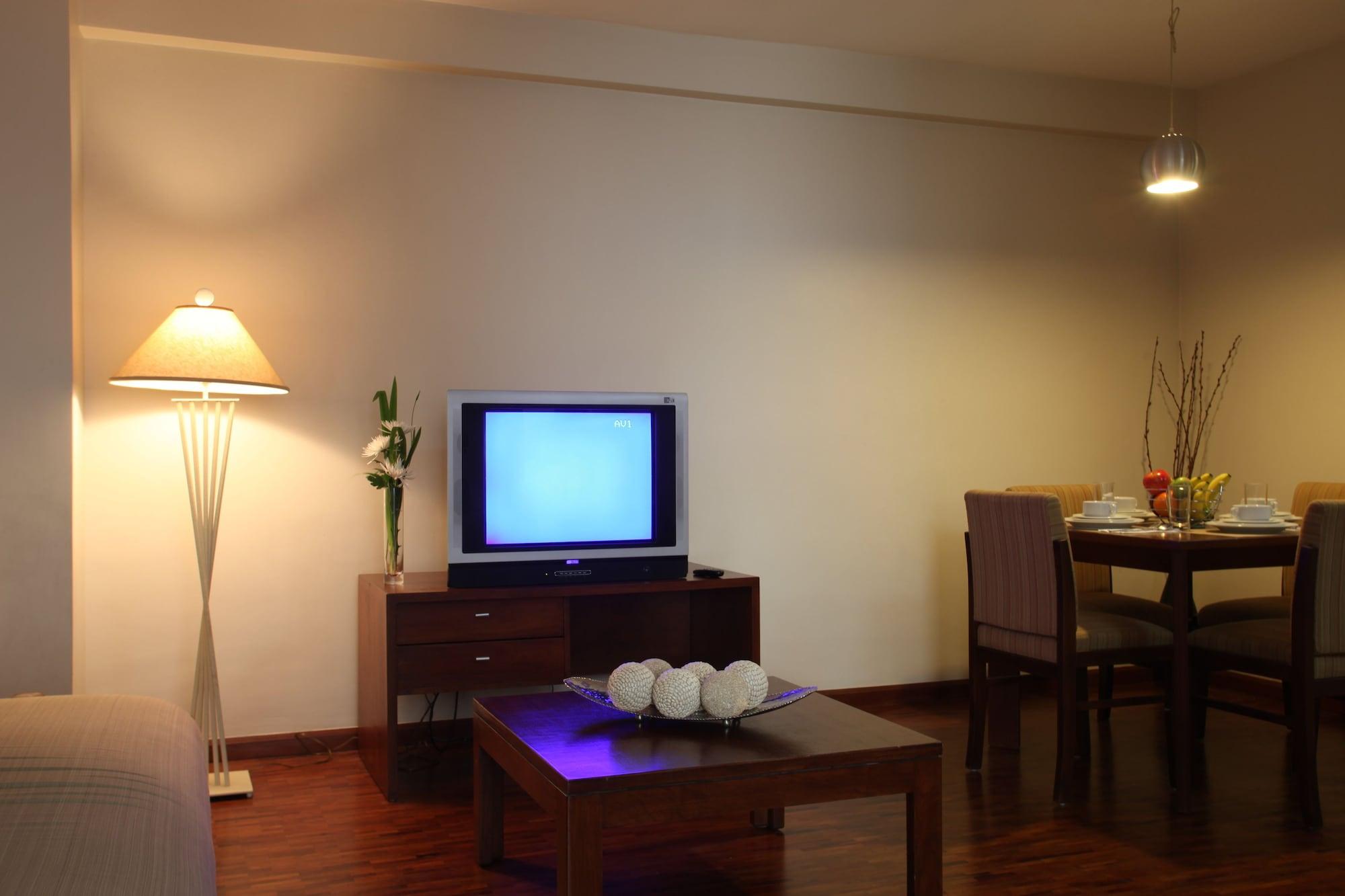 Amorsolo Mansion Hotel Макати Экстерьер фото