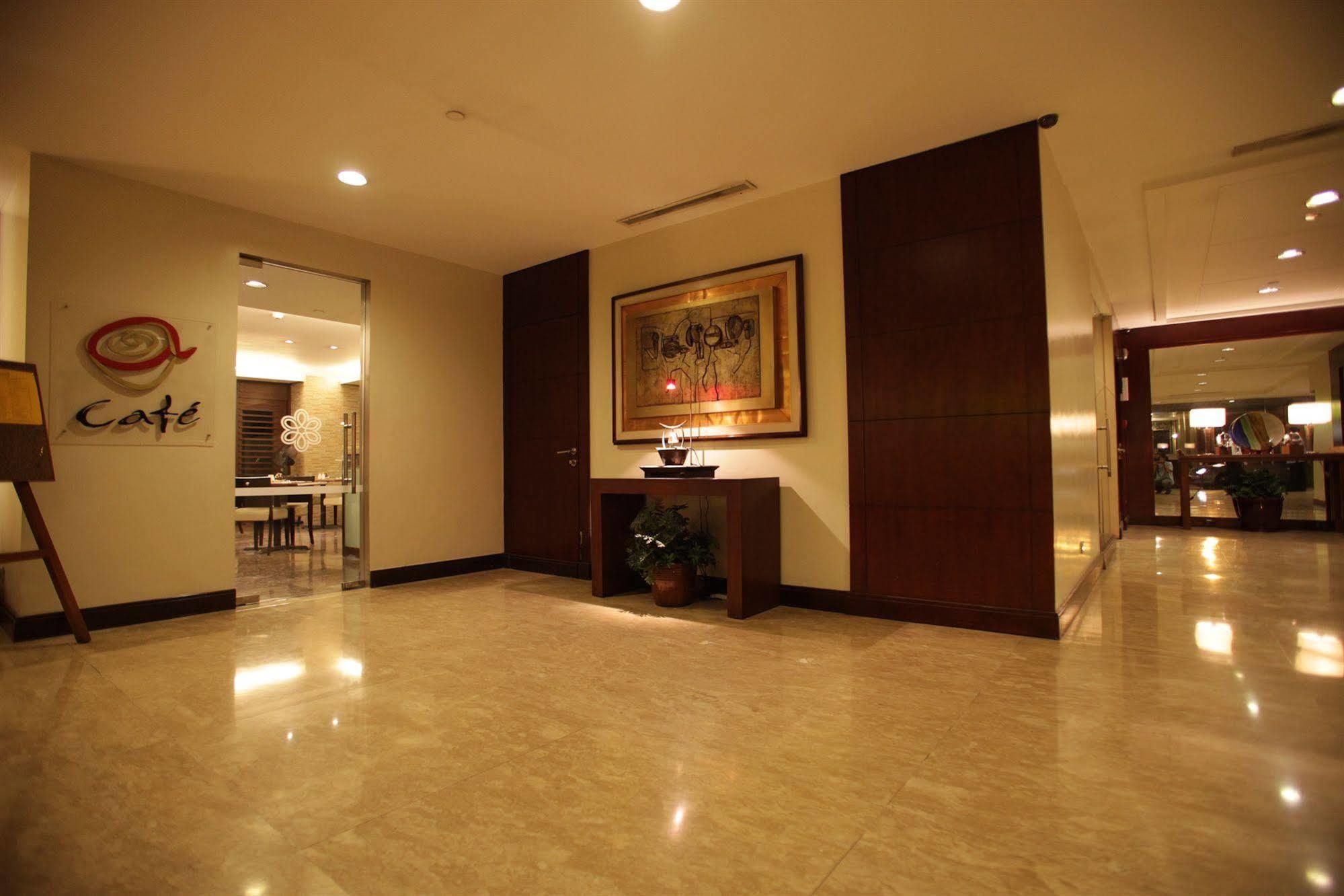 Amorsolo Mansion Hotel Макати Экстерьер фото