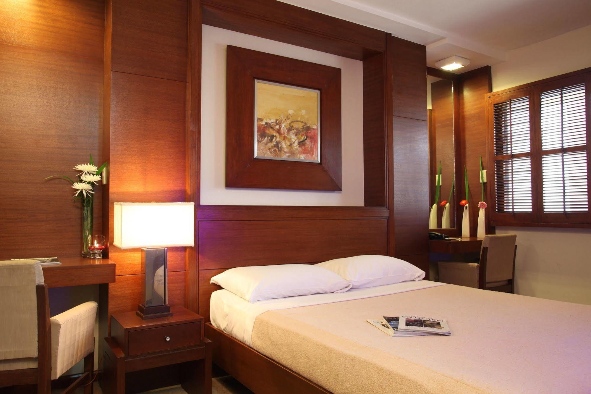 Amorsolo Mansion Hotel Макати Экстерьер фото